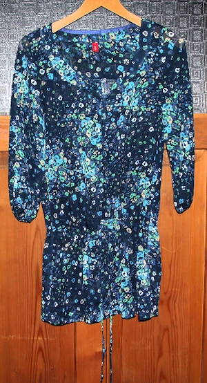 schöne, feine Longbluse mit Tunnelzug in der Taille halbtransparenter Chiffon mit Blumenmuster von E