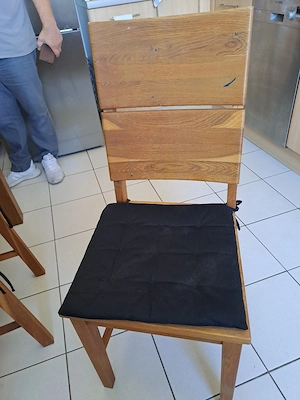 Zum Verkauf  steht ein hochwertigen Esstisch, inklusiv 6 Stule