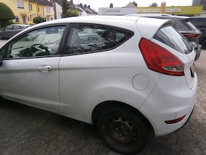 Fiesta  75 PS  EZ 12-2  km  TÜV neu  Klima  weiß  sehr guter Zustand  1.950  