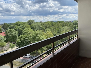 Helle 3-Zimmer-Wohnung im 8. OG mit 2 Balkonen, Tiefgarage und Blick ins Grüne am Wöhrder See