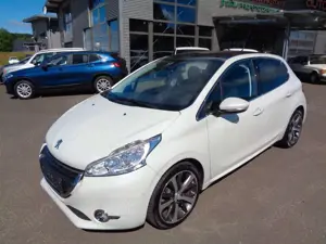 Peugeot 208 Allure,Automatik,48Tkm,Panorama.