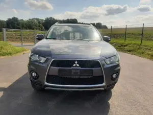 Mitsubishi Outlander 2.2 DI-D Invite 4WD TC-SST, Klima,AHZV Bild 2