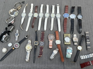 Uhrenkonvolut 30 Armbanduhren Bastler Uhrensammlung Ungetestet