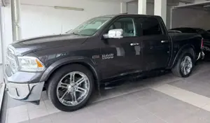 Dodge RAM Laramie Crew Cab | 1.Hand - Deutsche EZ!