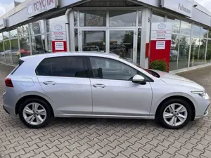 Volkswagen Golf VIII 2.0 TDI Lim. Life DSG*LED*NAVI*SH