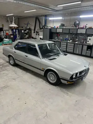 BMW 520 520i