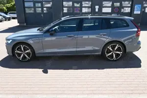 Volvo V60 T8 PHEV Ultimate Dark AWD*360°*HUD*AHK*