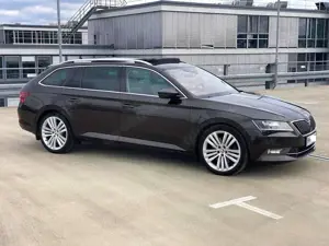 Skoda Superb Superb TSI Style 4x4 Neu 2025/26: W-Pumpe/Bremsen/TÜV/Inspektion...