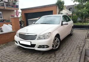 Mercedes-Benz C 220 CDI ELEGANCE 1.HAND COMAND STANDHEIZUNG SCHECKHEFT