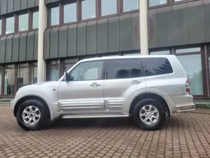 Mitsubishi Pajero Pajero 3.2 DI-D Elegance Nur 84 Tkm-1 Hd-AHK  3.3