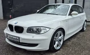 BMW 120 i lim. Aut. Navi Schiebedach Vollleder
