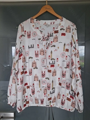 Sehr schöne, moderne Bluse in Größe XL