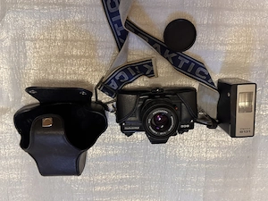 Spiegelreflex Camera mit Blitz Praktica