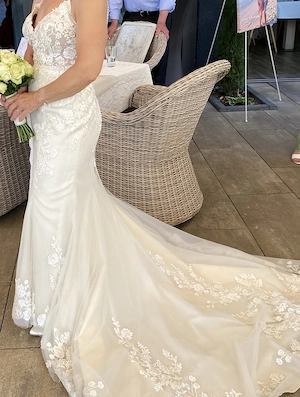 Fit & Flair-Brautkleid mit hochwertiger Spitze und ausladender Schleppe