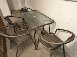 Gartenmöbel Set   Tisch + 4 Stühle   wie neu