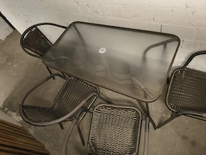 Gartenmöbel Set   Tisch mit 4 Stühlen   sehr guter Zustand