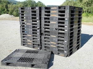 30 Stück Kunststoffpaletten, Plastikpaletten mit Beschädigungen