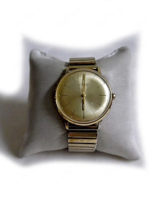 Goldene Armbanduhr von Junghans