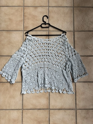 Heller Häkel-Crop Top mit Spitzen-Detail