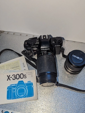 Minolta X-300s Analogkamera mit Objektiv & Originalunterlagen