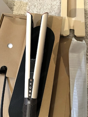 neuer Dyson Airstrait Haartrockner