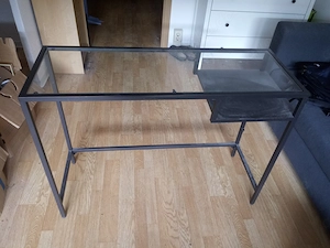 Tisch mit Glasolatte schwarz