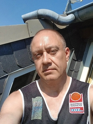 Ronny 47 sucht offenesVersautes Pärchen mit bi Interesse 