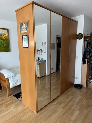 Kleiderschrank zu verschenken