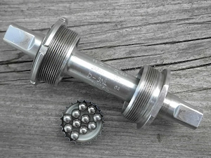 Shimano Deore XT BB-M730 Innenlager, 122.5 mm, BSA 68 mm.