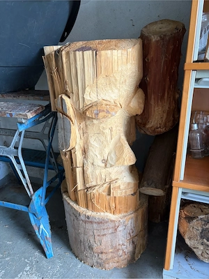 Holzskulptur zu verschenken