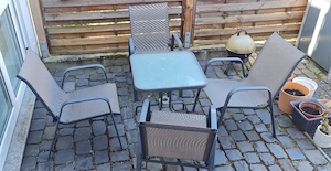 Gartentisch mit Stühlen