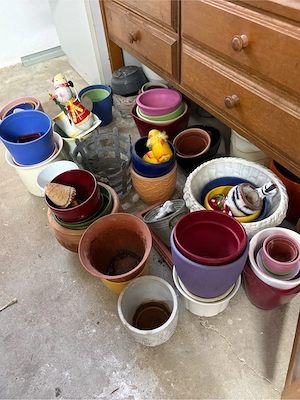 Diverse Blumenübertöpfe 