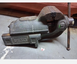 Leinen EF 135 Schraubstock