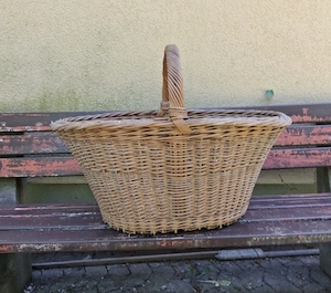 Geflochtener Korb mit Henkel Groß