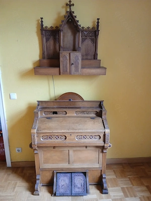 Gründerzeit Harmonium und kl. Altar