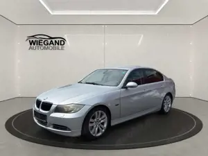 BMW 330 i Automatik+EXPORT+NAVI+LEDER+SHZ+KLIMA+PDC+