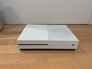 Xbox One S 500 GB mit Controller und Spiele