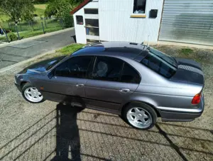 BMW 523 523i