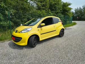 Peugeot 107 107  3-Türer 70 Filou großes Navigation