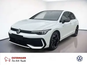 Volkswagen Golf VIII R-LINE 1.5eTSI 150PS DSG IQ.LIGHT.18 ALU.HuD.