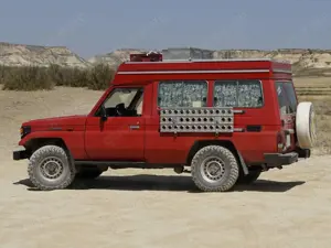 Toyota Land Cruiser HZJ78