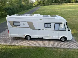 Caravans-Wohnm Niesmann+Bischoff Arto 74E Modell 2012 Längsbetten Fahrerhaustüre St