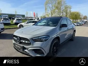 Mercedes-Benz GLA 200 AMG Sport Night Distr Pano AHK Keyless