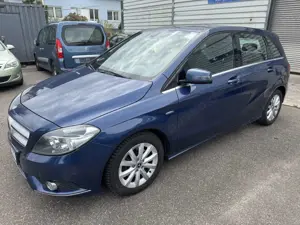 Mercedes-Benz B 180 B 180  Blueefficiency . Navi. Teilleder. TÜV Neue