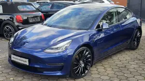 Tesla Model 3 Long Range Dual AWD 20 Zoll Sonderräder Anhängerkupplung
