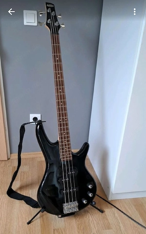 ebass mit Tasche und Verstärker