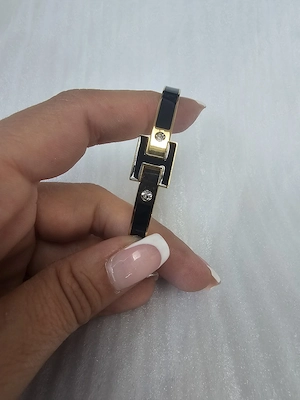 Eleganter Damen-Armreif in Gold-Schwarz mit Zirkonia-Steinen