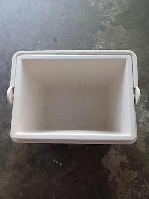 Gut erhaltene Kühlbox