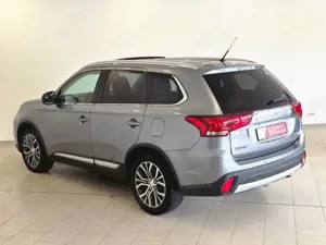 Mitsubishi Outlander 2.2 DI-D Top 4WD 7-Sitze|AHK|KAMERA|F1 Bild 3