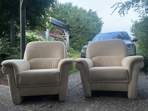 2 Sessel zu verschenken 